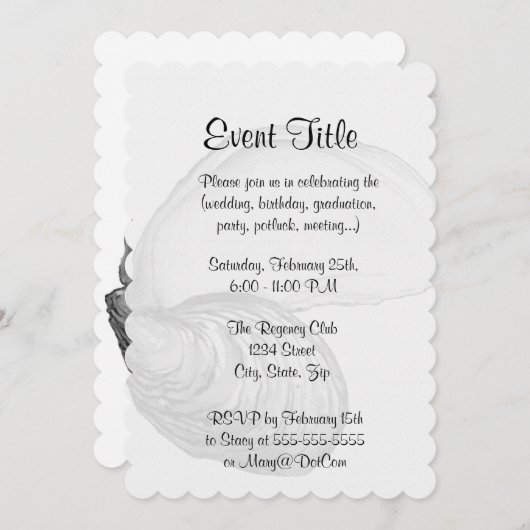 Eine Auster-Muschel mit dem Sprichwort "Die Welt i Einladung (Vorne/Hinten)