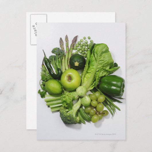 Eine Auswahl an grünem Obst und Gemüse. Postkarte (Vorne/Hinten)