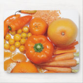 Eine Auswahl an Orangenfrüchten und -gemüse. Mousepad (Vorne)
