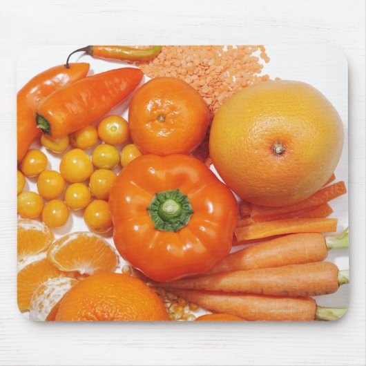 Eine Auswahl an Orangenfrüchten und -gemüse. Mousepad (Vorne)