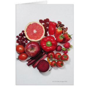 Eine Auswahl an rotem Obst und Gemüse.