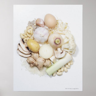 Eine Auswahl an weißen Früchten und Gemüse. Poster