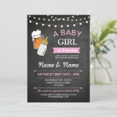 Eine Baby-Brauenduschen-Bier-rosa Kreide laden ein Einladung (Stehend Vorderseite)