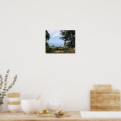 Eine Bank mit Blick auf den Hawk Berg Poster (Küche)