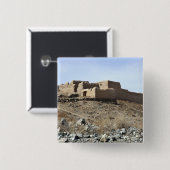 Eine befestigte Verbindung im Dorf Akbar Kh Button (Vorne & Hinten)