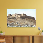 Eine befestigte Verbindung im Dorf Akbar Kh Leinwanddruck (Insitu (Wohnzimmer))