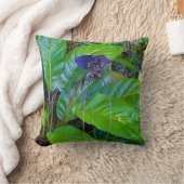 Eine bemerkenswerte, dunkle lila Blume Kissen (Decke)