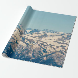 Eine Bergkette mit aufkeimenden Schnee und Eis im Geschenkpapier