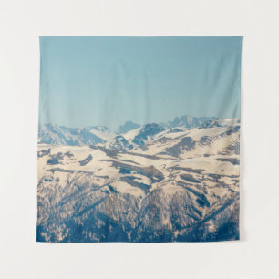Eine Bergkette mit aufkeimenden Schnee und Eis im Wandteppich