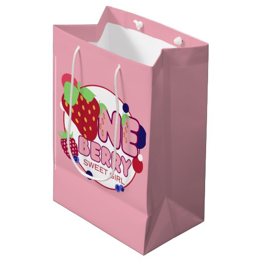 Eine Berry Sweet Girl Medium Geschenktasche Mittlere Geschenktüte (Vorderseite Schrägansicht)