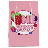 Eine Berry Sweet Girl Medium Geschenktasche Mittlere Geschenktüte (Vorderseite)