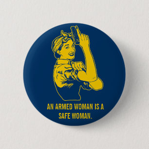 Eine bewaffnete Frau Knopf Button