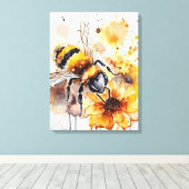 Eine Biene sammelt Honig auf einer Blume. Leinwanddruck (Insitu (Holzboden))