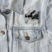 Eine blass graue Asche bläst vom Gipfel Button (Beispiel)