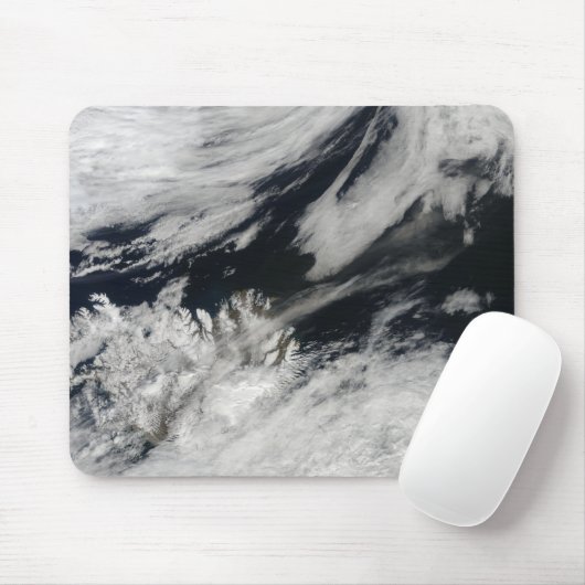 Eine blass graue Asche bläst vom Gipfel Mousepad (Mit Mouse)