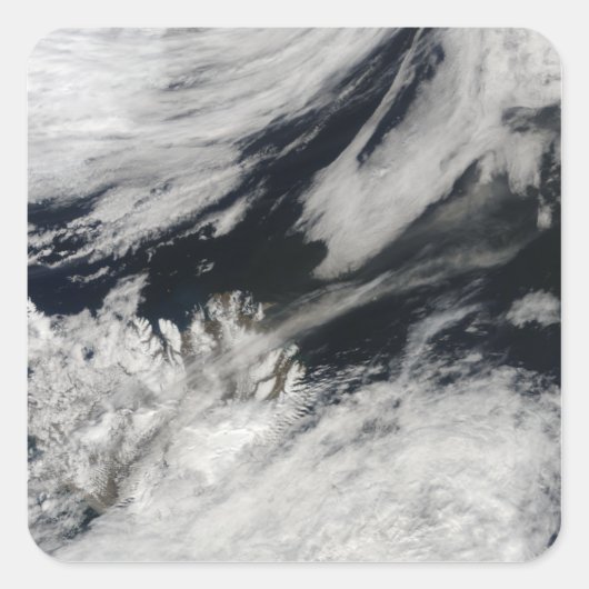 Eine blass graue Asche bläst vom Gipfel Quadratischer Aufkleber (Vorderseite)