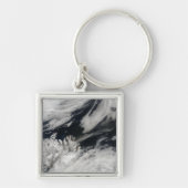 Eine blass graue Asche bläst vom Gipfel Schlüsselanhänger (Vorne)