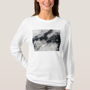 Eine blass graue Asche bläst vom Gipfel T-Shirt