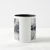 Eine blass graue Asche bläst vom Gipfel Tasse (Zentrum)