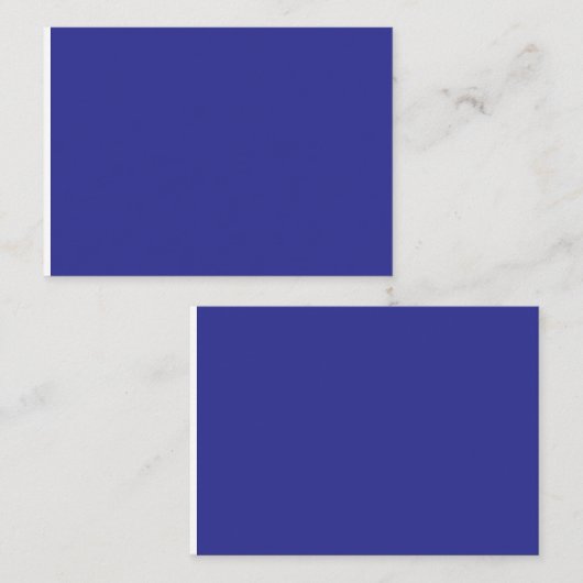 eine blaue Wand mit Uhr Platzkarte (Vorne/Hinten)