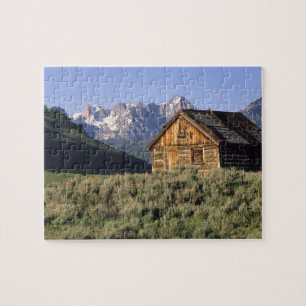 Eine Blockhütte und die Sawtooth-Berge in Puzzle