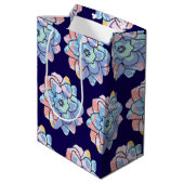 Eine Blume aus Farbflecken Mittlere Geschenktüte (Rückseite Schrägansicht)