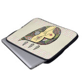 Eine Blume im Laptop-Sieb Laptopschutzhülle (Vorne Knopf)