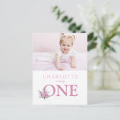 Eine blumengeschmückte Einladung zum 1. Geburtstag Postkarte (Stehend Vorderseite)