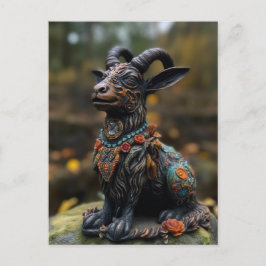 Eine Blumenziegenstatue Postkarte