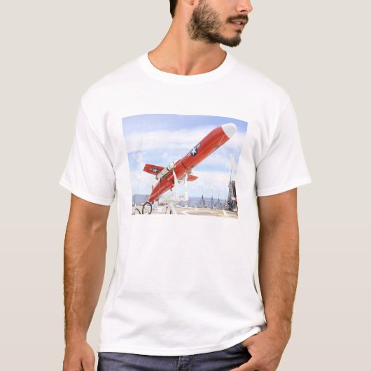 Eine BQM-74E Chukar-Drohne für den Start bereit T-Shirt (Vorderseite)