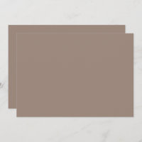 eine braune Mauer mit einer Uhr darauf