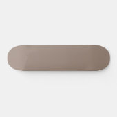 eine braune Mauer mit einer Uhr darauf Skateboard (Horizontal)