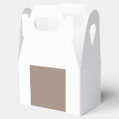 eine braune Mauer mit Geschenkschachtel (Geöffnet)