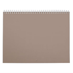 eine braune Mauer mit Kalender