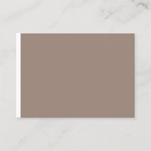 eine braune Mauer mit Platzkarte (Vorderseite)