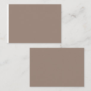 eine braune Mauer mit Platzkarte