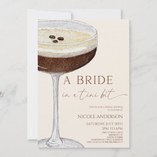 Eine Brille in einem Tini-Bit Martini-Brautparty Einladung (Vorderseite)