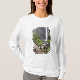 Eine Brücke in Columbia River und Latourell Fäll T-Shirt
