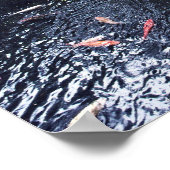 Eine Brücke über einen goldenen Teich, umgeben von Poster (Ecke)