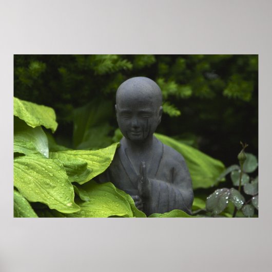 Eine Buddha-Statue im Meditationsgarten Poster (Vorne)