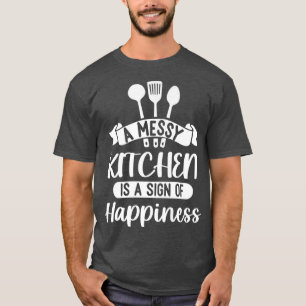 Eine chaotische Küche ist ein Zeichen des Glücks T-Shirt