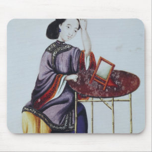 Eine chinesische Frau, die ihr Haar vereinbart Mousepad