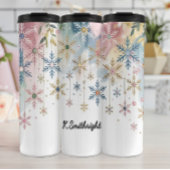 Eine Collage von Wasserfarbenschneeflocken Thermosbecher