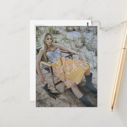 Eine Dame entspannt am Strand Collage Postkarte (Vorderseite/Rückseite Beispiel)