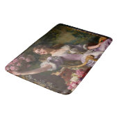 Eine Dame in einem Lilac-Kleid mit Blume Badematte (Schrägansicht)