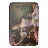 Eine Dame in einem Lilac-Kleid mit Blume Badematte (Vorderseite Vertikal)