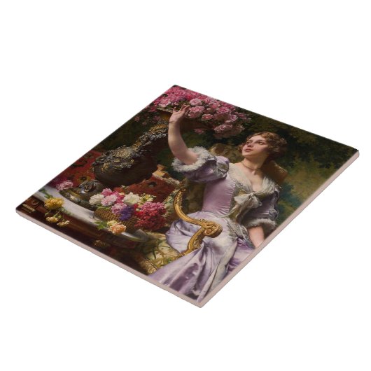 Eine Dame in einem Lilac-Kleid mit Blume Fliese (Seite)