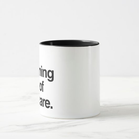 Eine dampfende Tasse der Selbstversorgung (Zentrum)