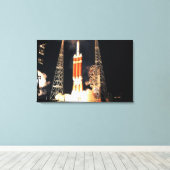 Eine Delta-IV-Rakete hebt ab Leinwanddruck (Insitu (Holzboden))