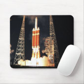 Eine Delta-IV-Rakete hebt ab Mousepad (Mit Mouse)